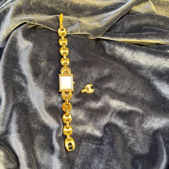 GUCCI 1800L Quartz White Dial Ladies Wristwatch Stainless Steel Dead Battery - Picture 8 of 8